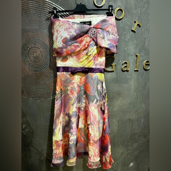 Mac Duggal Dresses & Skirts - NWOT Mac Duggal 100% silk Vibrant Floral knee length Sleeve Dress size 4